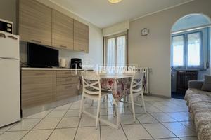 TRILOCALE CON DOPPIO BALCONE IN CENTRO COSSATO!