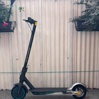 Monopattino Xiaomi electric scooter Pro 2