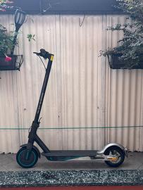 Monopattino Xiaomi electric scooter Pro 2