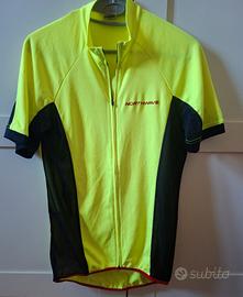 Abbigliamento sportivo da ciclismo. 