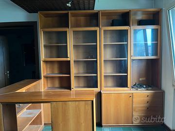 Libreria e angolo bar in legno massello