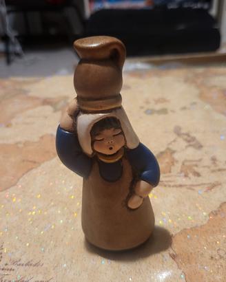thun presepe classico donna con brocca blu