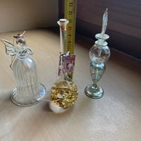 Tris oggetti in vetro