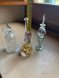 Tris oggetti in vetro