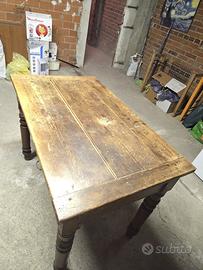 Tavolo in legno da cucina