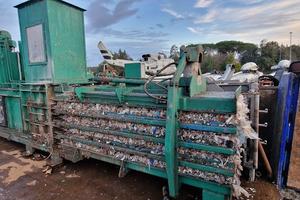 Pressa per carta da macero o plastica ompi presse