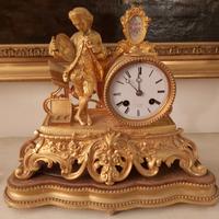 Antica parigina in bronzo dorato con base lignea