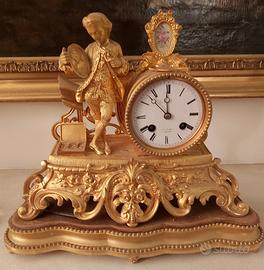 Antica parigina in bronzo dorato con base lignea