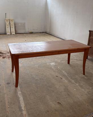 Tavolo design classico