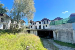 VILLA A SCHIERA A BOCA