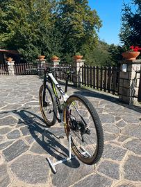 MTB Cannondale F-Si carbon