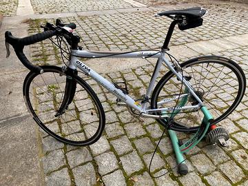 Bianchi Alloy corsa con Mag Hydro allenamento
