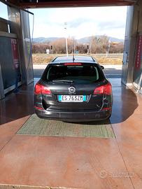 Opel Astra j station wagon sport tourer