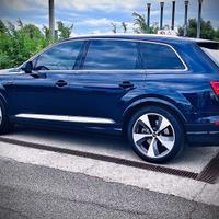 AUDI Q7 3.0 tdi 7 posti S line