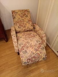 Poltrona con poggiapiedi
