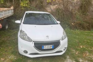 Peugeot 208 HDI 1400 diesel Autocarro e Opel Corsa