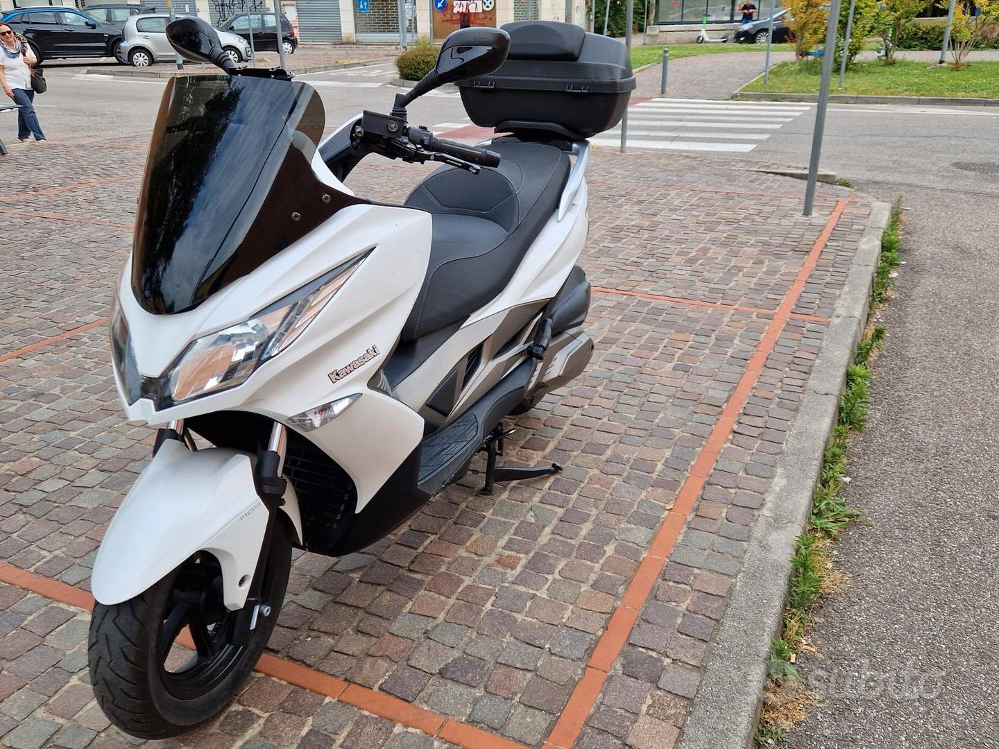 Kawasaki J300 2015 Moto e Scooter In vendita a Verona