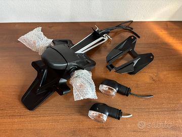 NUOVO Portatarga + Luce + Frecce Yamaha MT-07