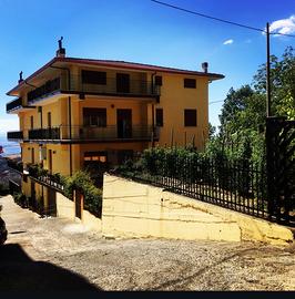 Acquaformosa la casa con acqua davanti la porta