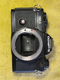 olympus OM4 nera testata su pellicola