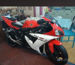 yamaha R1 yzf