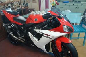 yamaha R1 yzf