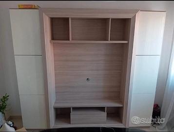 Mobile da sala con spazio per televisore