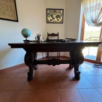 Tavolo in legno massello stile classico, intagliat