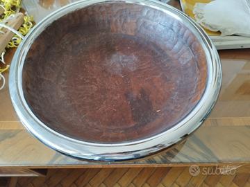 Ciotola in legno con bordo in acciaio