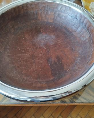 Ciotola in legno con bordo in acciaio