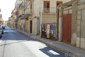 Castelvetrano casa ind 5 vani cortile priva