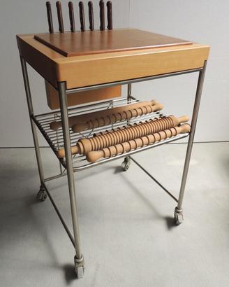 Carrello tagliere per cucina.