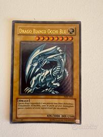 Drago bianco occhi blu