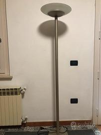 Lampada con regolazione di luce