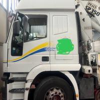 Iveco EuroTech Cursor Scarrabile Con Gru