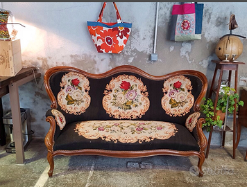 Divano piccolo punto anni 40