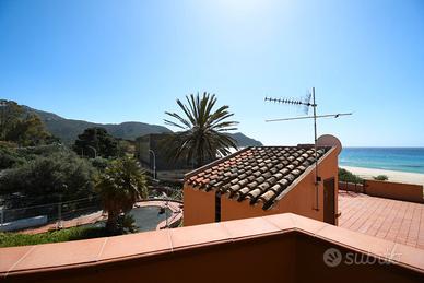 Solanas- Semindipendente con vista mare