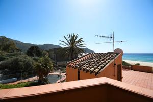 Solanas- Semindipendente con vista mare