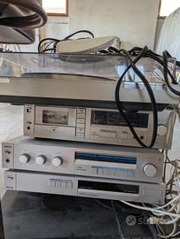 Impianto stereo con 2 casse e giradischi 