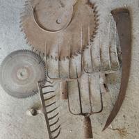 attrezzi in ferro antichi vintage per campagna