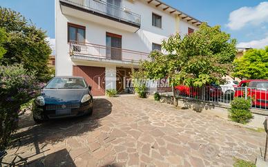 APPARTAMENTO CON INGRESSO INDIPENDENTE E GIARDINO