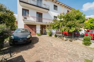 APPARTAMENTO CON INGRESSO INDIPENDENTE E GIARDINO