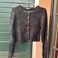 Maglioncino/cardigan croptop di lana calda.