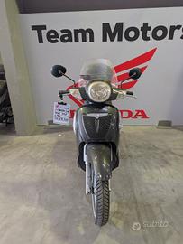 Aprilia Scarabeo 200 .