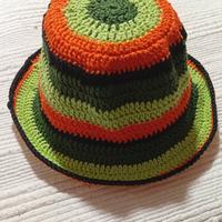 Cappellino lavorato a mano 
