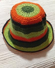 Cappellino lavorato a mano 