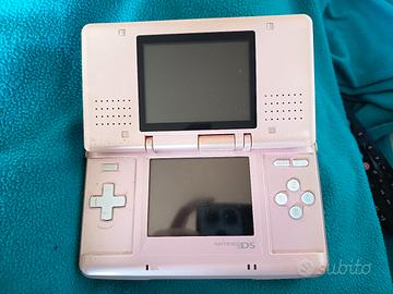 Nintendo DS con caricatore 