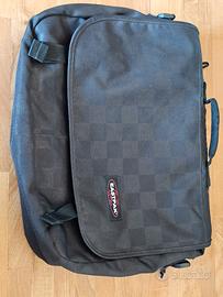Zaino Eastpak nero capiente porta PC