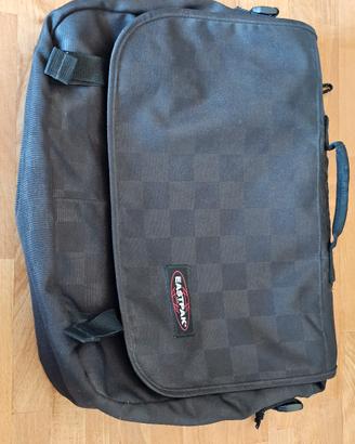 Zaino Eastpak nero capiente porta PC