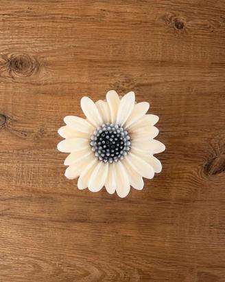 Fiori come decorazione in cera di soia
